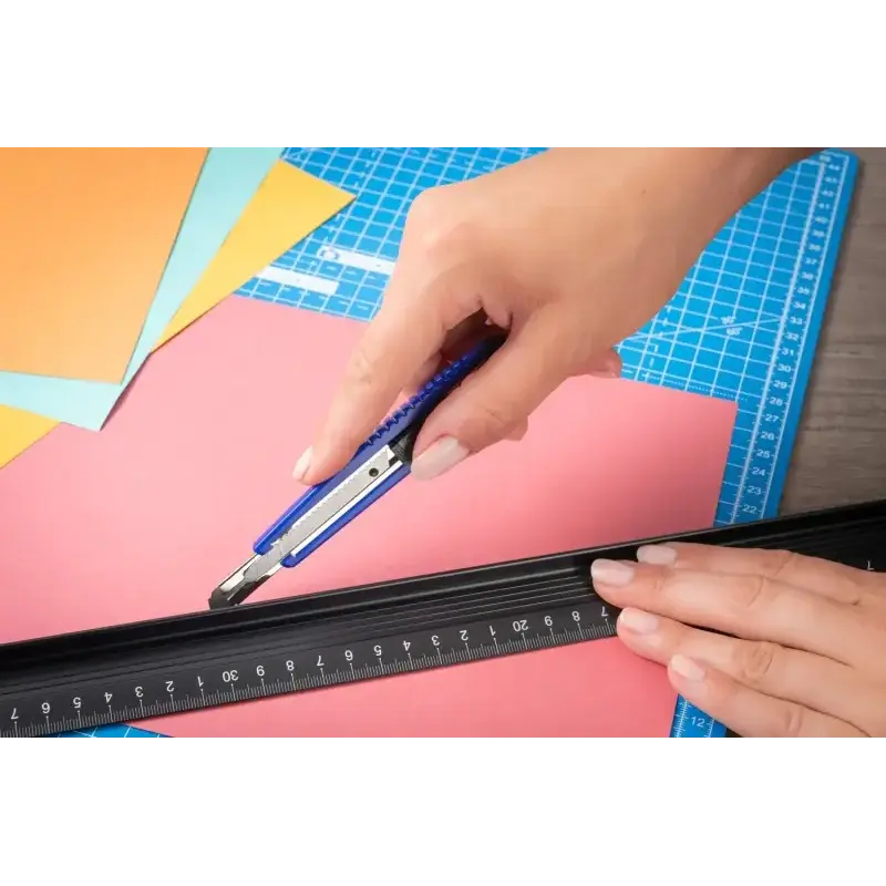 Dahle 10860 Basic Cuter con Cuchilla de 9mm - Mecanismo Automatico de Bloqueo - Guia Metalica | Ahorro Imprimiendo