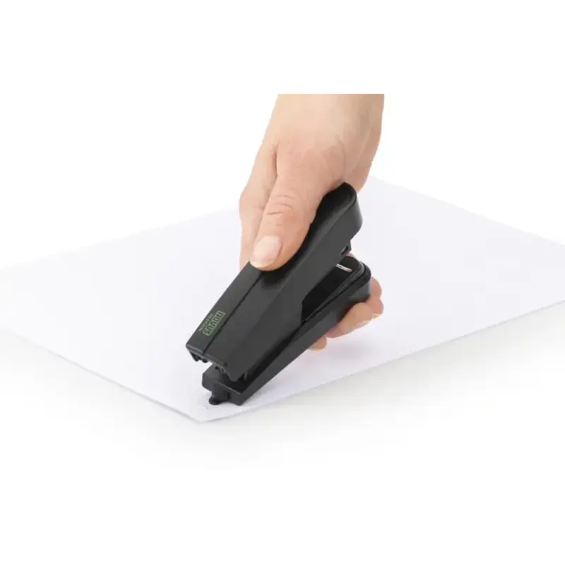 Novus B10FC re+new Grapadora de Sobremesa - Fabricada con 95% de Plastico Reciclado - Hasta 20 Hojas - Grapado Plano y Clavado -