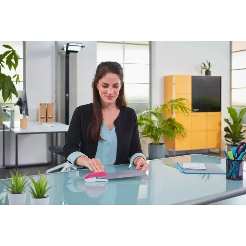 Novus Evolution E15 Fresh Grapadora de Sobremesa - Hasta 15 Hojas - Grapado Cerrado y Clavado - Incluye 200 Grapas Nº10 - Color
