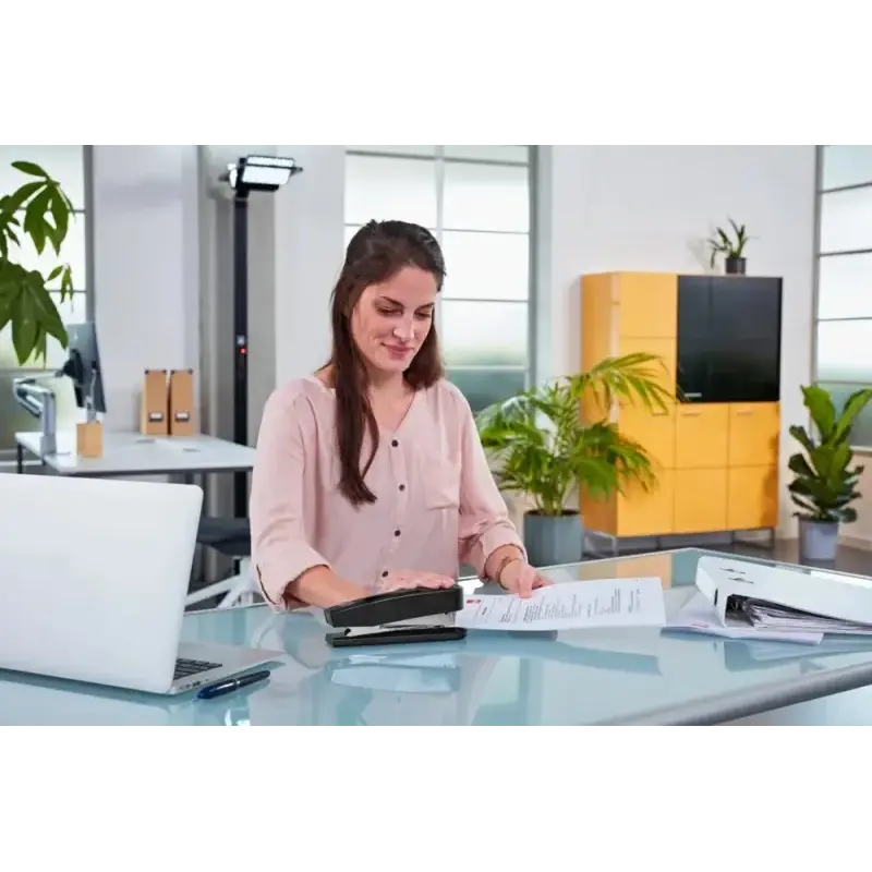 Novus B 7A Grapadora Automatica de Sobremesa + Caja de 200 Grapas 24/6 - Funcion Automatica para Grapar sin Esfuerzo hasta 8 Hoj