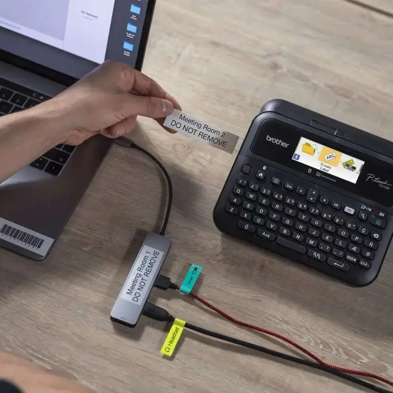 Brother P-Touch D610BT Rotuladora Electronica - Pantalla LCD a Color - Ancho Max. de Cinta 24mm - Bluetooth, USB - Color Negro